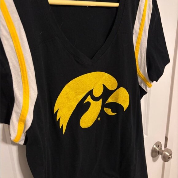 5th & Ocean Black Yellow Iowa Hawkeyes Shirt - Picture 2 of 4